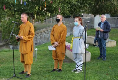Friedensgebet-2020 buddhisten.JPG